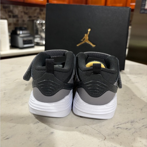 NIKE JORDAN MAX AURA 5 (TD) SNEAKERS TODDLER BLACK/GRAY HI-TOP SHOES - Picture 5 of 9